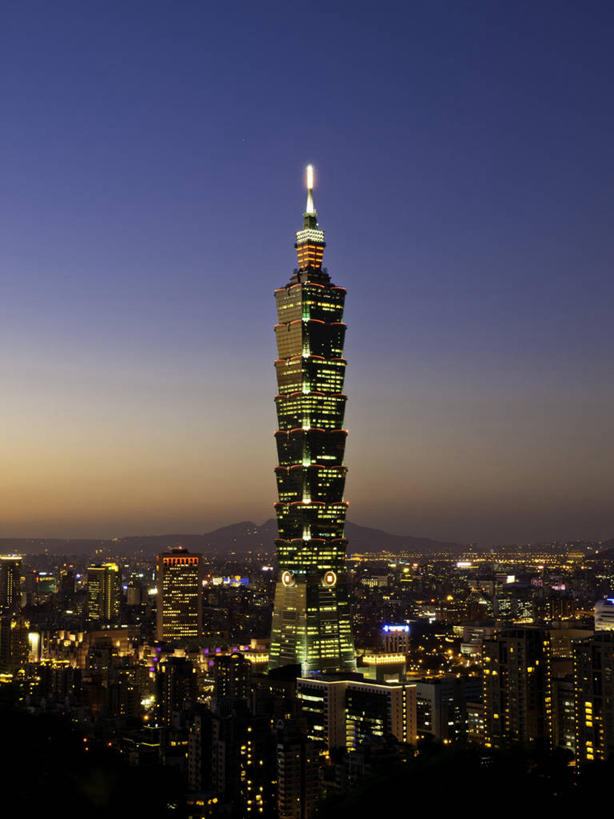 无人,竖图,室外,度假,美景,山,城市风光,城市,建筑,摩天大楼,台湾,景观,尖顶,首都,娱乐,黄昏,享受,休闲,景色,放松,摄影,照亮,台北,台北101,万里无云,彩图