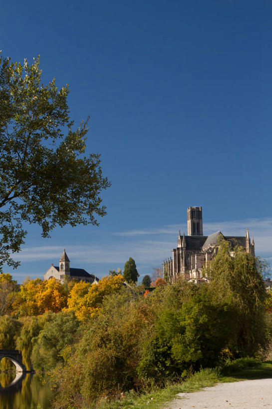 无人,竖图,室外,白天,法国,云,草,树,摄影,宗教,宁静,基督教,宗教建筑,法国文化,利穆赞,彩图,大教堂,利摩日