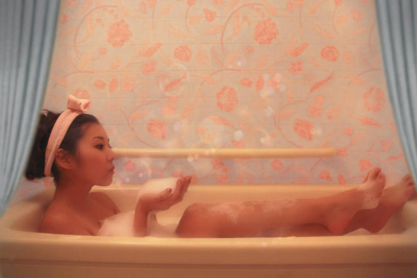 东方人,成年人,中年人,一个人,家庭,横图,室内,侧面,化妆,美容,洗澡,水,浴室,日本,亚洲,仅一个女性,仅一个人,护肤,肥皂泡,束发带,横滨,黄种人,干净,清洁,仅一个中年女性,保养,享受,休闲,健康,温暖,温馨,一家人,日本人,放松,保健,泡泡浴,摄影,和睦,卫生,享乐,养颜,泡汤,女人,女性,中年女性,亚洲人,休闲活动,彩图,沐浴,SPA美容,融洽