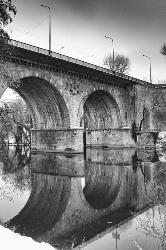 无人,竖图,黑白,室外,白天,河流,建筑,法国,反射,拱门,桥,联系,拱桥,天空,运输,摄影,宁静,利穆赞,利摩日