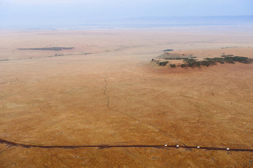 无人,横图,俯视,航拍,室外,白天,路,肯尼亚,地平线,地形,高原,辽阔,地面,风景,天空,自然,广阔,运输,摄影,一望无际,鸟瞰,延伸,天地相交,无边无际,一马平川,彩图,高角度拍摄,马赛马拉国家保护区