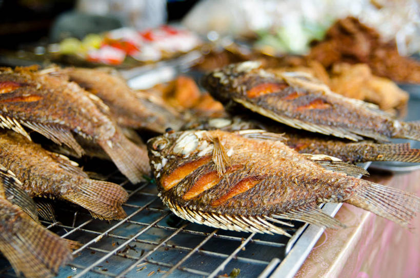 无人,横图,室外,特写,白天,泰国,准备,市场,鱼类,饮食,零售,摄影,健康食物,泰国文化,烤肉架,清迈省,海产,彩图