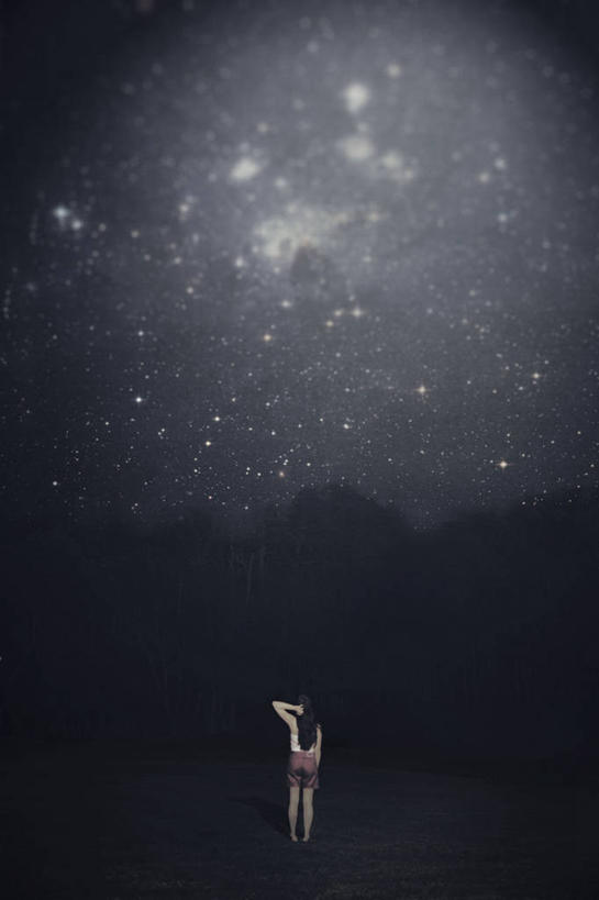 少年,一个人,站,竖图,室外,夜晚,神秘,美国,仅一个男性,仅一个年轻女性,仅一个女性,仅一个人,抱头,星星,休闲装,仅一个年轻男性,背面,天空,自然,向上看,思考,摄影,观看,双手抱头,青春期,天文学,捧首,捧头,西弗吉尼亚,男人,男性,年轻男性,年轻女性,女人,女性,彩图,好奇心