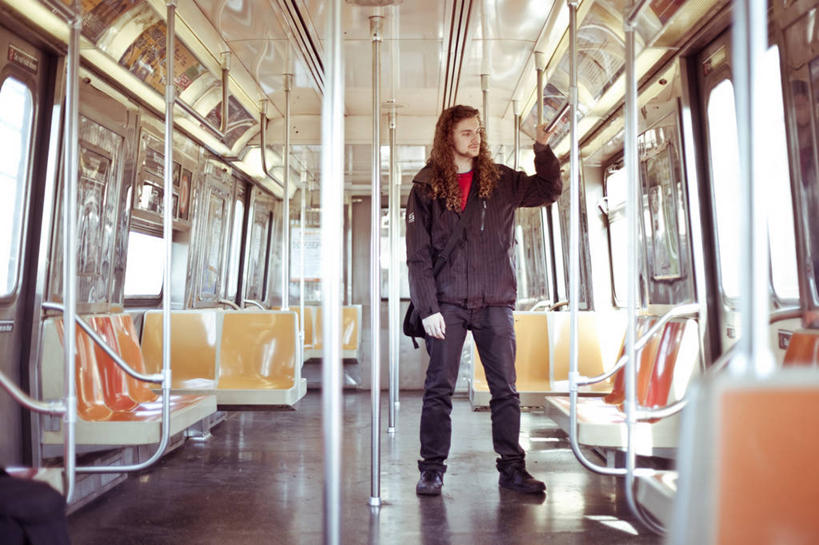 西方人,成年人,一个人,游乐园,站,横图,室外,白天,正面,旅途,地铁,火车,欧洲,纽约,美国,欧洲人,仅一个男性,仅一个人,首都,拿着,休闲装,仅一个年轻男性,运输,摄影,地下通道,科尼岛,男人,男性,年轻男性,白种人,年轻人,长发,彩图,旅行