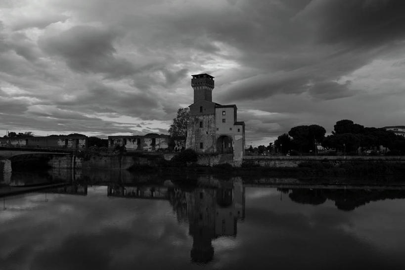 无人,横图,黑白,室外,白天,河流,建筑,意大利,对称,反射,云,塔,历史,天空,摄影,比萨,意大利文化,托斯卡纳区