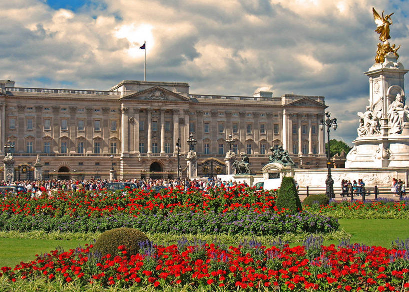 宫殿,横图,室外,白天,旅游,建筑,旗帜,日光,英国,雕像,云,首都,历史,白金汉宫,花,地标建筑,摄影,园林,英国文化