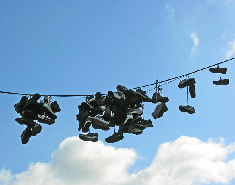 无人,横图,室外,白天,仰视,鞋子,英国,许多,吊挂,悬挂,堆叠,丰富,电缆,云,首都,很多,一对,挂,捆,英格兰,天空,电话线,摄影,多样,电,金属丝,选择,低角度拍摄,电力电缆,电力线