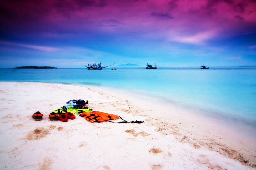 无人,横图,室外,白天,度假,海洋,水,船,鞋子,泰国,废弃,救生衣,沙子,地平线,水平线,衣服,摄影,报废,废物,气候,热带气候,丢弃,放弃,抛弃,摈弃,印度支那,罗勇,海滩,休闲活动,旅行,屏弃,摈斥,摒除