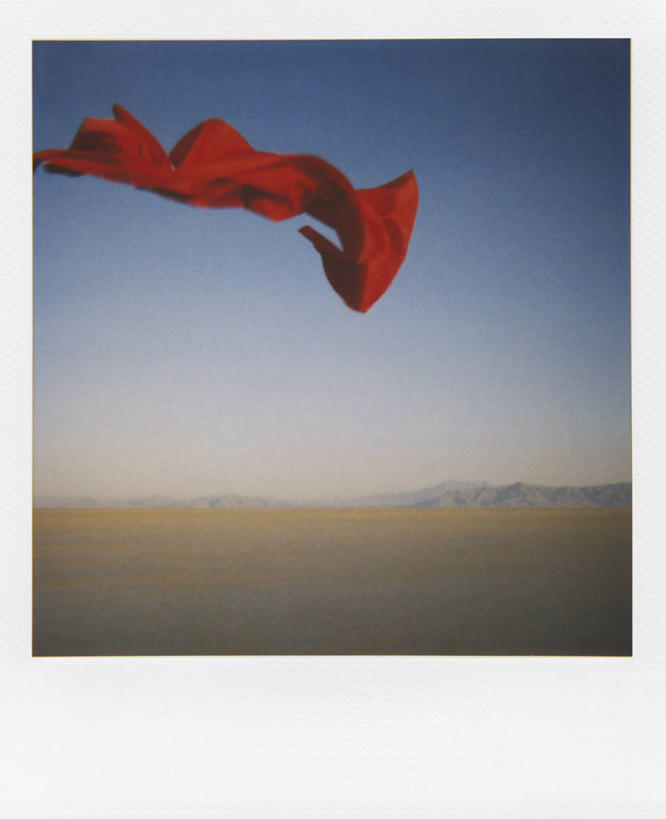 无人,竖图,室外,自由,沙漠,风,旗帜,美国,符号,半空,吹气,飞,红色,天空,黄昏,摄影,北美,北美洲,美洲,中国国旗,爱国主义,万里无云,北亚美利加洲,亚美利加洲,犹他,盐滩,美利坚合众国