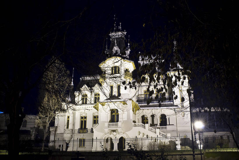 无人,宫殿,栏杆,横图,室外,夜晚,仰视,建筑,罗马尼亚,纪念碑,联合国,光亮,首都,历史,树,地标建筑,摄影,照亮,政府,布加勒斯特,低角度拍摄,旅行,总部大楼,联合国教科文组织