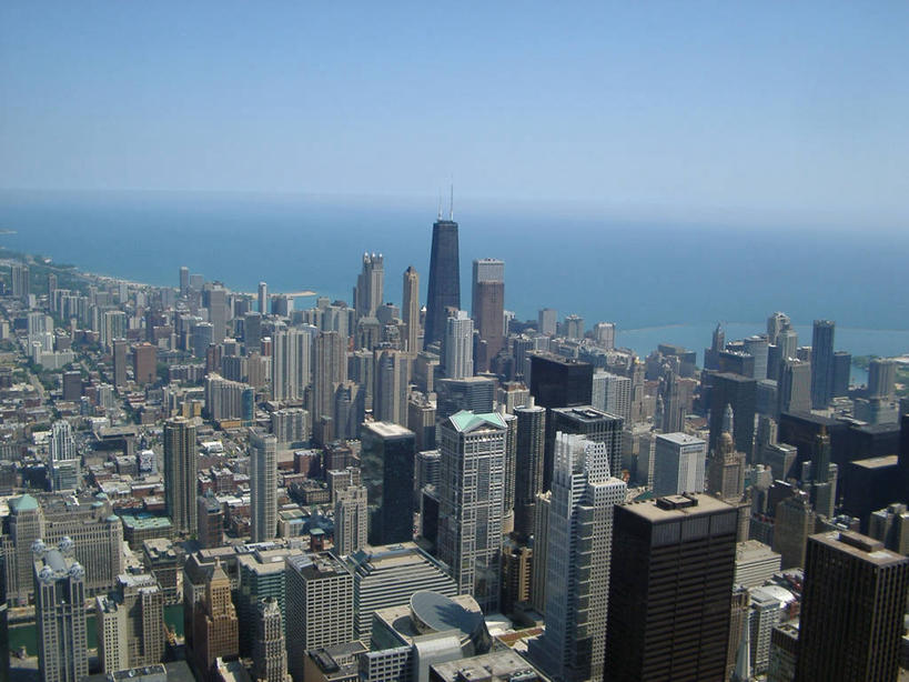 无人,横图,俯视,室外,白天,度假,海洋,美景,水,天际线,城市风光,城市,建筑,摩天大楼,美国,地平线,景观,水平线,塔,娱乐,蓝色,天空,享受,休闲,办公大楼,景色,放松,摄影,北美,北美洲,美洲,伊利诺斯州,芝加哥,万里无云,世界屠猪城,巨肩之城,劳动之城,伊利诺伊,伊利诺伊州,伊利诺州,芝加哥市,芝城,林肯之地,北亚美利加洲,亚美利加洲,约翰汉考克大厦,高角度拍摄,旅行,美利坚合众国