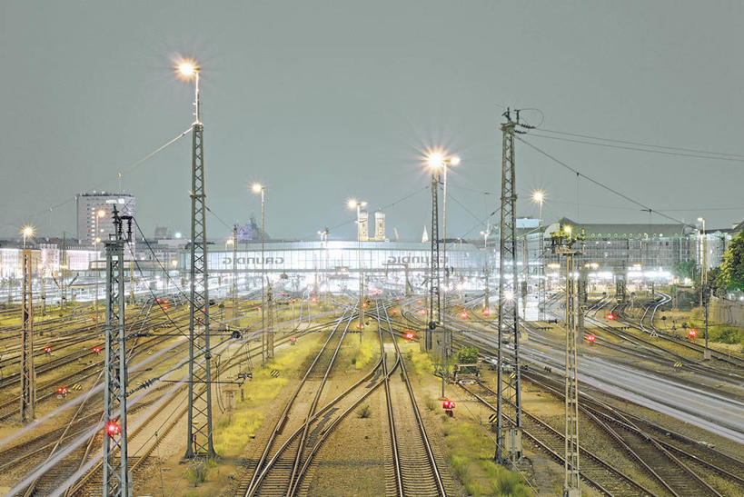 无人,横图,室外,路,铁路,车站,德国,轨道,站台,交通,铁轨,光亮,月台,慕尼黑,黄昏,运输,摄影,照亮,中欧,上巴伐利亚,旅行