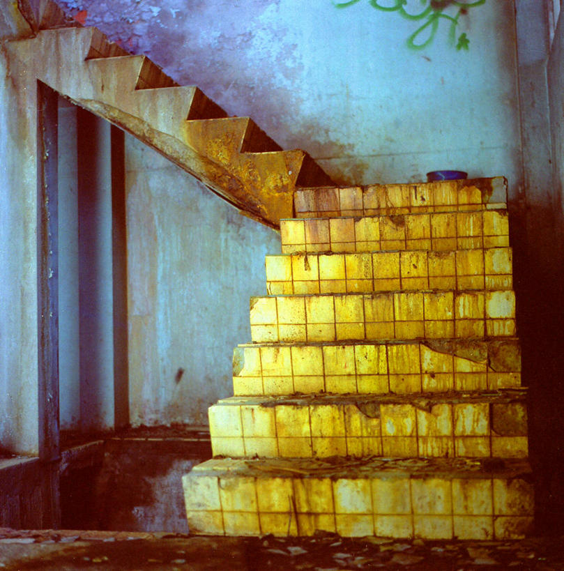 无人,竖图,室内,白天,楼梯,建筑,葡萄牙,凌乱,波尔图,废墟,摄影,肮脏,下降,伊比利亚半岛,邋遢,龌龊,污秽