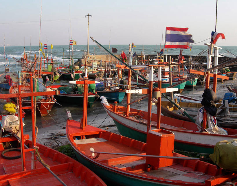 米饭,生鱼片,寿司,无人,横图,室外,白天,烹饪,渔业,海洋,水,船,旗帜,泰国,一排,停靠,条纹,整齐,符号,肉,鱼肉,日本料理,鱼片,料理,食品,渔船,饭,菜肴,美食,肉类,食物,排列,天空,日式料理,日式,运输,摄影,佳肴,环境,停止,五谷,队列,停泊,醋饭,暂停,肉食,停滞,万里无云,沙西米,式样,印度支那,四喜饭,巴蜀,华欣,刺身,传统文化