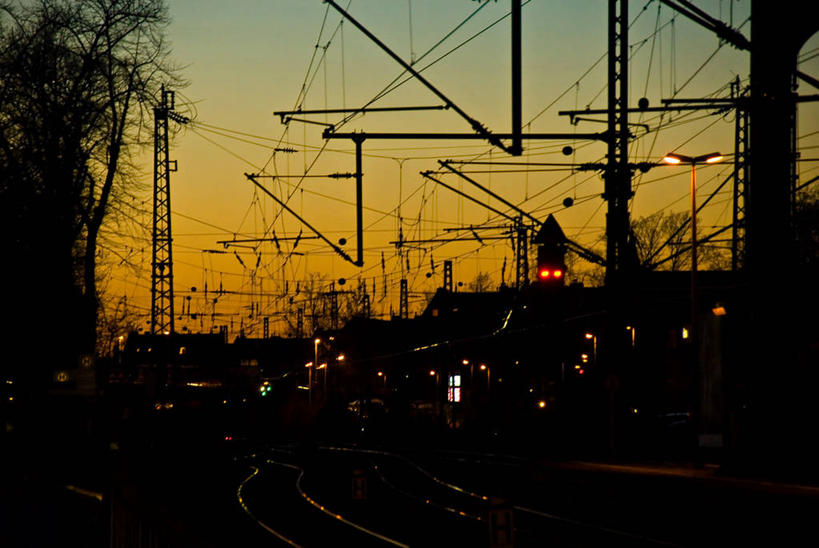 无人,横图,室外,日落,路,铁路,车站,德国,欧洲,电缆,轨道,交通,铁轨,光亮,联系,天空,黄昏,运输,摄影,照亮,西欧,剪影,逆光,中欧,德意志联邦共和国,波恩,莱茵兰.普法尔茨州,旅行,输电塔,电力电缆,电力线