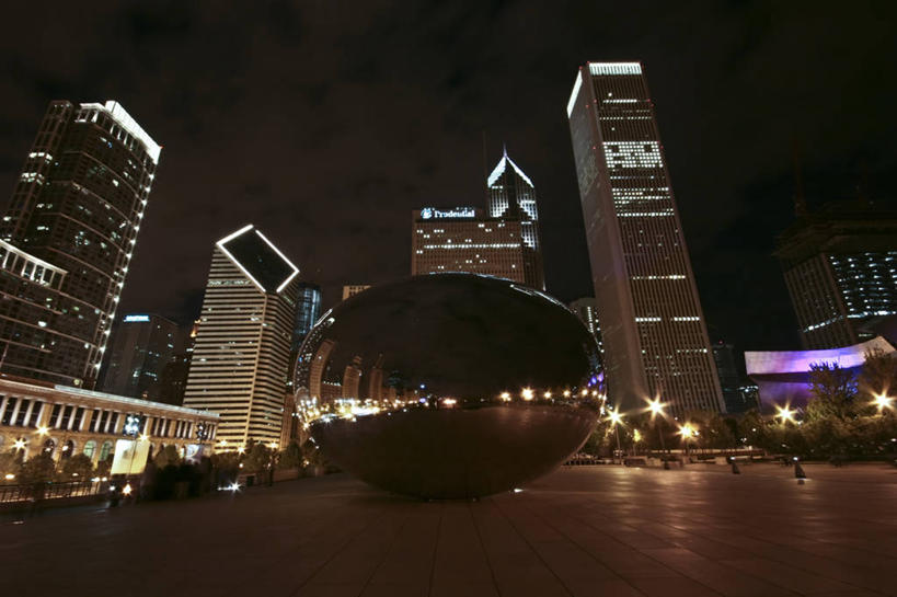 无人,横图,室外,夜晚,城市,建筑,街道,路灯,摩天大楼,雕塑,美国,反射,光亮,现代,办公大楼,摄影,照亮,北美,北美洲,照明设备,美洲,伊利诺斯州,芝加哥市,芝加哥千禧公园,北亚美利加洲,亚美利加洲,旅行,美利坚合众国