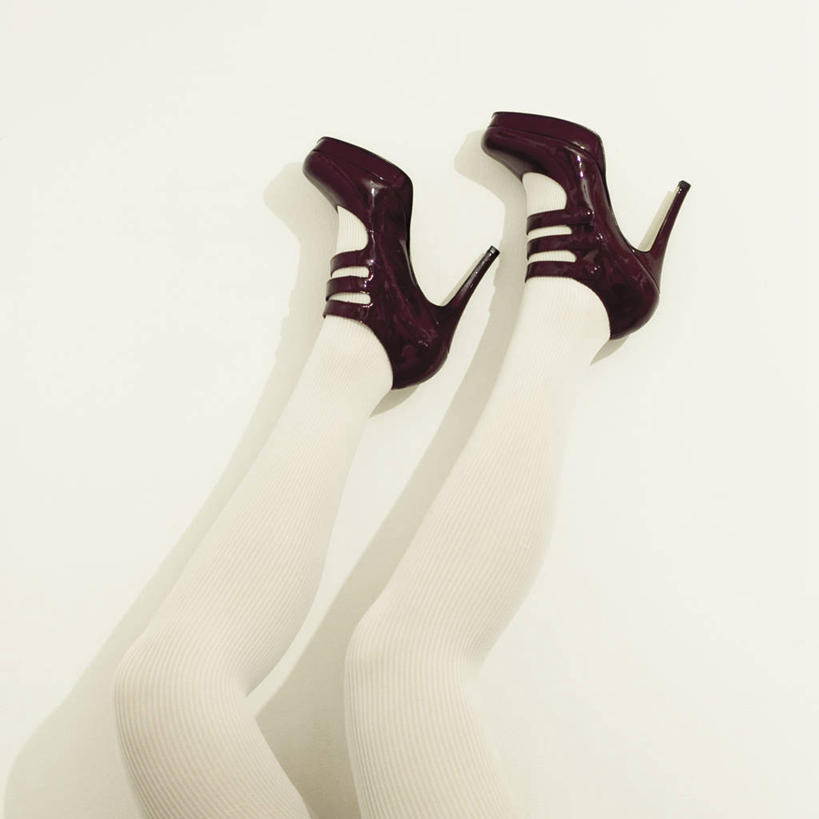 成年人,腿,一个人,方图,俯视,特写,白色背景,高跟鞋,时尚,鞋子,英国,欧洲,伦敦,仅一个女性,阴影,首都,人体,摄影,生活方式,西欧,裤袜,北欧,大不列颠,大不列颠及北爱尔兰联合王国,大不列颠及爱尔兰联合王国,雾都,高角度拍摄,影棚拍摄,大不列颠王国,大英帝国,联合王国,日不落帝国,魅力