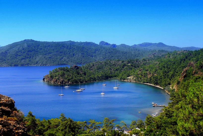 帆船,无人,横图,俯视,室外,白天,海洋,美景,山,船,欧洲,地平线,地形,海岸线,景观,辽阔,地面,风景,自然,交通工具,广阔,景色,摄影,一望无际,中东,自然风光,载具,延伸,万里无云,天地相交,无边无际,一马平川,马尔马里斯,穆拉省,彩图,高角度拍摄