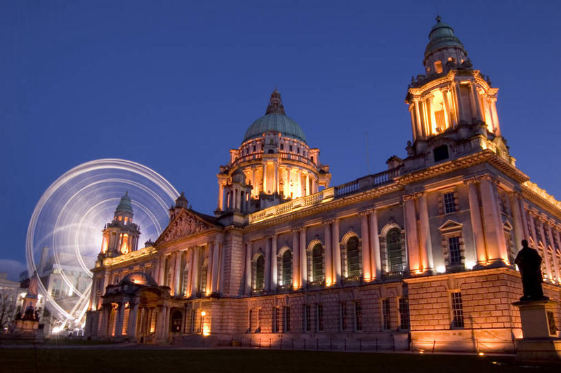 无人,横图,室外,运动模糊,夜生活,游戏,城市,建筑,英国,北爱尔兰,光亮,首都,玩,娱乐,黄昏,休闲,摄影,游乐设施,活动,照亮,发泄,消遣,智力,北欧,市政厅,古典风格,大转轮,宣泄,游艺设施,安特里姆郡,贝尔法斯特,玩耍,嬉戏,彩图,旅行,贝尔法斯特市政厅