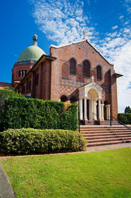 无人,教堂,横图,竖图,室外,白天,城市,建筑,澳大利亚,节日,拱门,文化,草,祈祷,健康,许愿,摄影,宗教,信仰,纪念,祈求,基督教,圆顶建筑,天主教,悉尼,布里斯班,卷积云,新南威尔士,树篱,平安,彩图