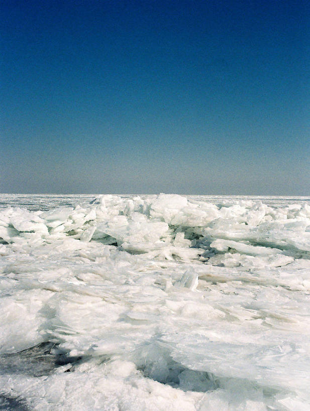 无人,竖图,室外,白天,留白,雪,美国,冰,地形,水平线,冬天,自然,寒冷,摄影,宁静,伊利诺斯州,万里无云,密歇根湖,芝加哥市,彩图