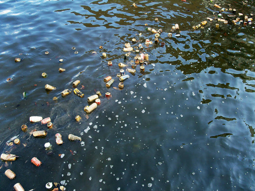 无人,横图,俯视,室外,白天,水,英国,波纹,反射,罐子,首都,摄影,肮脏,垃圾场,运河,污染,邋遢,龌龊,污秽,彩图,高角度拍摄,全画面,全框架,全帧,全画幅