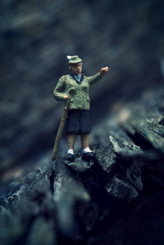 无人,举,竖图,帽子,雕塑,瑞士,艺术,装饰,木制,标志,雕刻,雕像,符号,拿着,标识,工艺品,托,摄影,纪念,美术,主题,陈列,功能,美学,性别符号,想法,举起,举手,举着,向上举,向上伸,向上托,彩图,男性符号,林务官