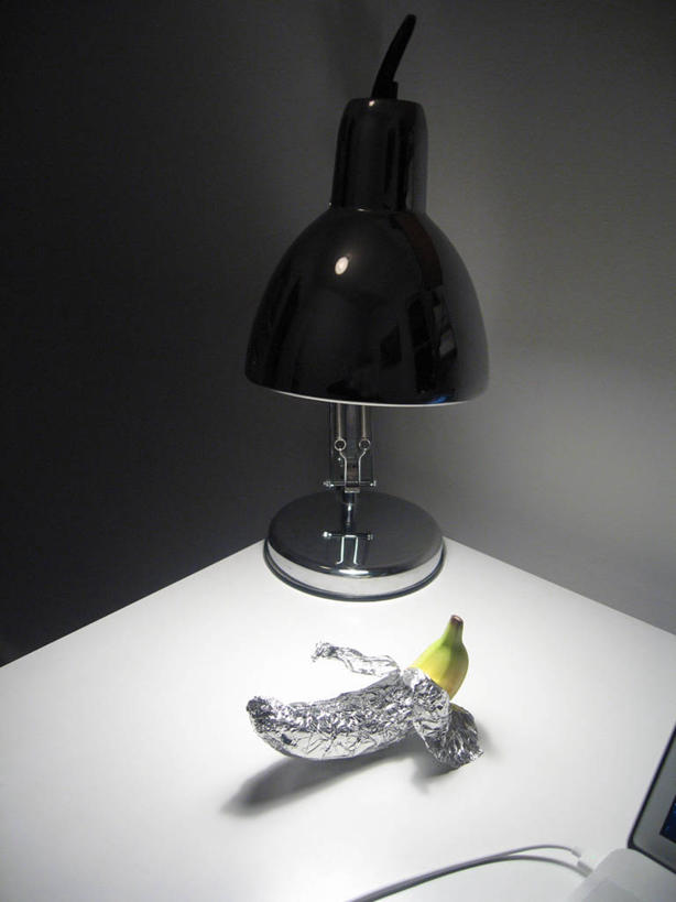 无人,办公室,竖图,俯视,室内,神秘,台灯,香蕉,英国,包装,首都,图像,书桌,小吃,饮食,摄影,聚光灯,铝箔,彩图,高角度拍摄