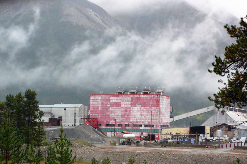 无人,横图,室外,白天,采矿业,山脉,加拿大,废弃,云,树,工业,摄影,报废,矿产,废物,矿物,丢弃,放弃,抛弃,大不列颠哥伦比亚,摈弃,石棉,彩图,屏弃,摈斥,摒除