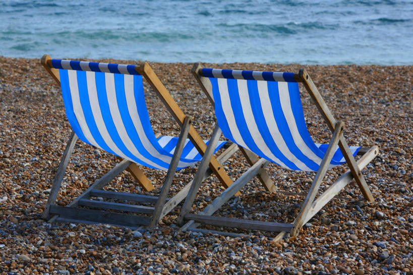 无人,横图,室外,白天,海洋,条纹,两个,鹅卵石,放松,摄影,宁静,沙滩椅,海滩,彩图