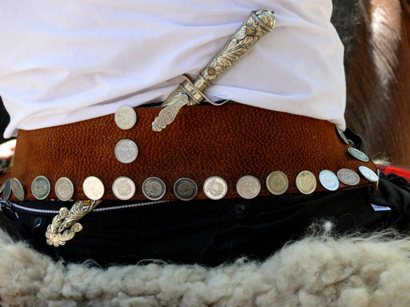 一个人,横图,室外,特写,白天,阿根廷,首都,腰带,刀,摄影,布宜诺斯艾利斯,硬币,彩图,传统服装,传统文化,对焦,传统节日