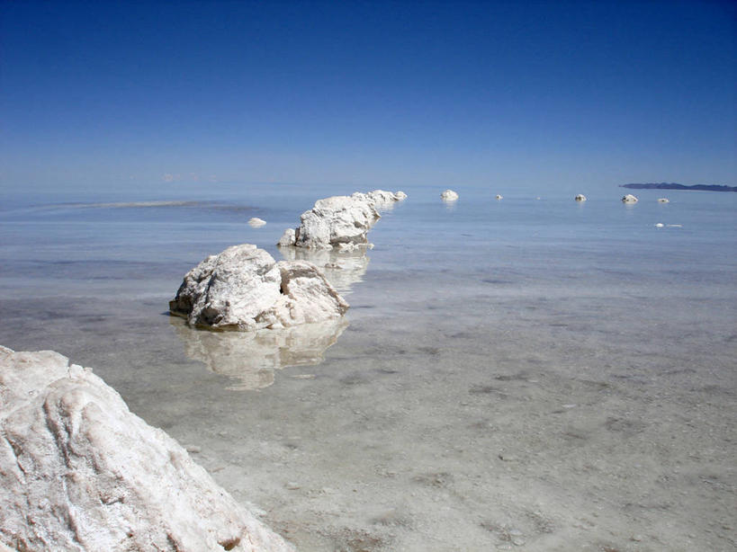无人,横图,室外,白天,留白,采矿业,水,玻利维亚,一排,整齐,反射,地形,排列,风景,南美,摄影,宁静,拉丁美洲,队列,万里无云,盐矿,安地斯山脉,彩图