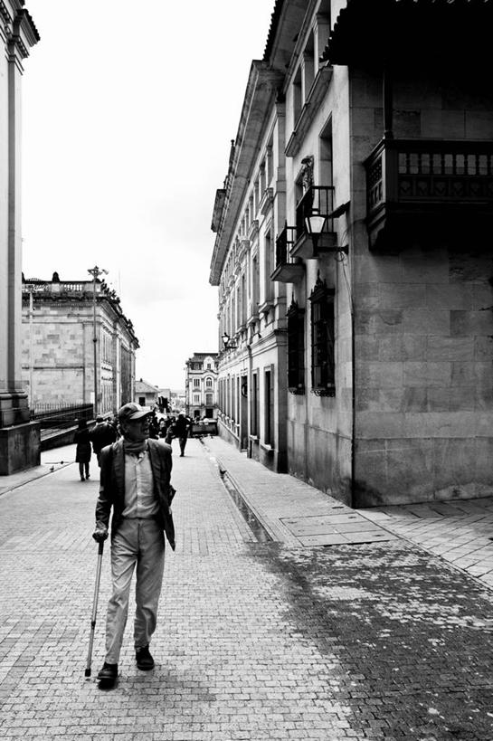 成年人,一个人,竖图,俯视,航拍,黑白,旅游,建筑,街道,哥伦比亚,首都,灰色,摄影,鸟瞰,波哥大,步行,高角度拍摄