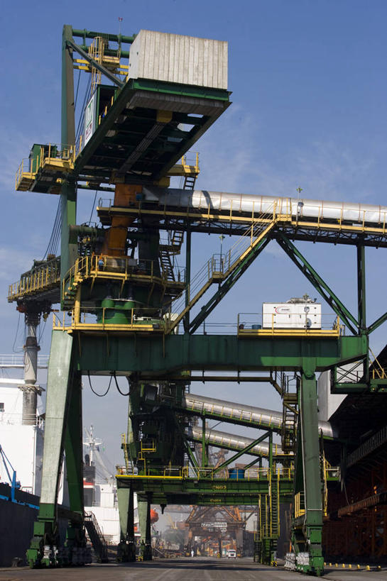 无人,码头,竖图,室外,白天,建筑业,技术,港口,建筑,巴西,设备,施工,天空,交通工具,机械,起重机,南美,力量,工业,摄影,工程,货运,载具,圣保罗,桑托斯,工作车,施工车,彩图,摆渡口,埠头,渡口,渡头,港湾,海港,货运码头,口岸,商港,海上运输