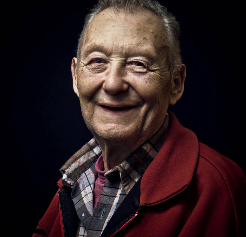 成年人,老年人,脸,头,脸颊,皱纹,一个人,横图,特写,正面,快乐,幸福,仅一个男性,仅一个人,黑色背景,休闲装,肩膀,仅一个老年男性,个性,人体,摄影,肖像,塞尔维亚,老年男性,男人,男性,头部,脸部,脸蛋,面部,彩图,影棚拍摄,诺维萨德