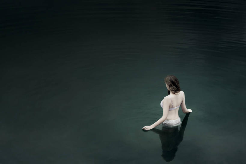 西方人,儿童,少年,头发,一个人,站,横图,俯视,室外,纯洁,湖,爱尔兰,英国,欧洲,欧洲人,仅一个男性,仅一个年轻女性,仅一个女性,仅一个人,阴影,首都,仅一个年轻男性,小孩,思考,金色,胸罩,可爱,童年,童趣,摄影,怪异,西欧,童真,烂漫,无邪,爱尔兰共和国,首府,沃特福德郡,天真,男人,男性,年轻男性,年轻女性,女人,女性,白种人,孩子,休闲活动,半身,彩图,高角度拍摄,瓦特福,沃特福德