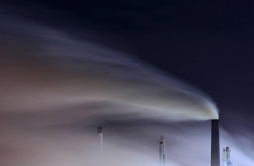 无人,横图,室外,夜晚,留白,长时间曝光,烟囱,全球变暖,英国,工业区,烟,工业,摄影,空气污染,危险,彩图