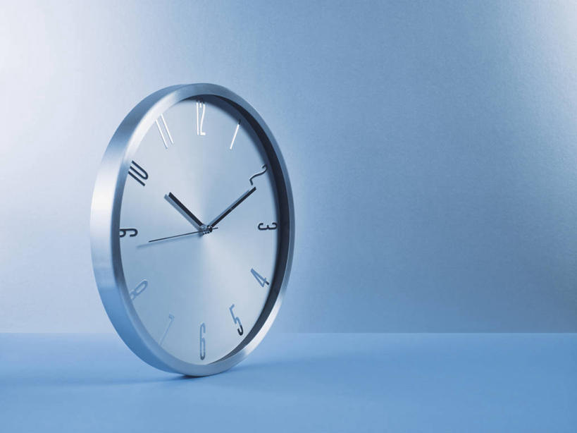 无人,横图,特写,留白,蓝色背景,时间,圆形,一个,蓝色,平衡,摄影,单个,准确,早晨,紧迫,想法,钟,彩图,影棚拍摄