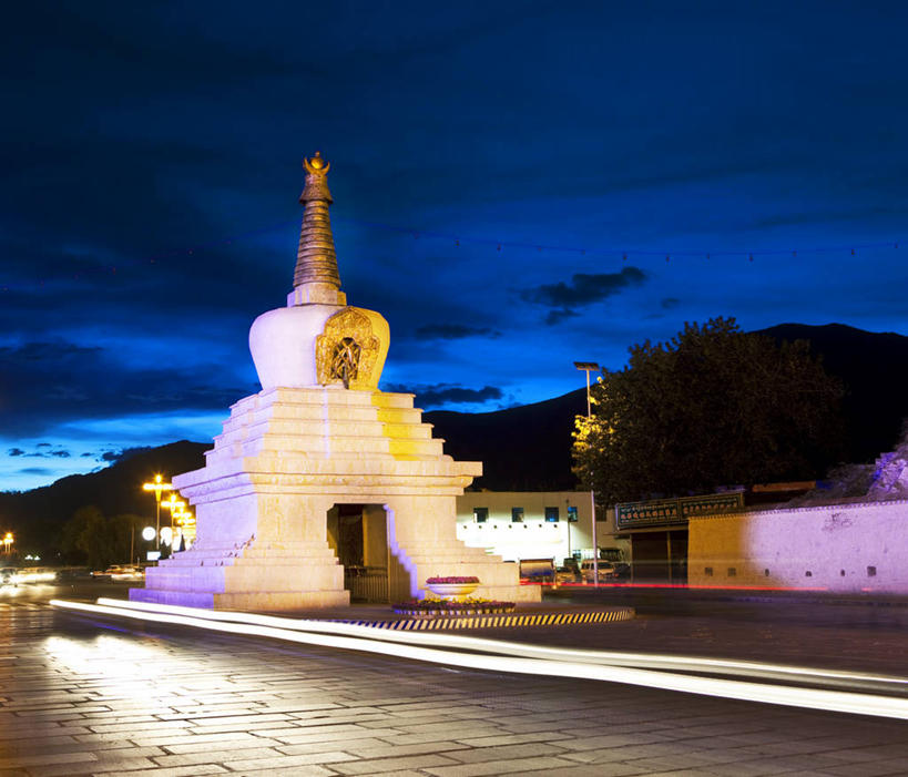 无人,寺庙,横图,室外,夜晚,美景,山,中国,亚洲,景观,云,首都,宝塔,拉萨,佛塔,风景,天空,自然,景色,摄影,宗教,佛教,宁静,照亮,中国文化,自然风光,修道院,东亚文化,西藏自治区,甘丹寺,彩图,传统文化