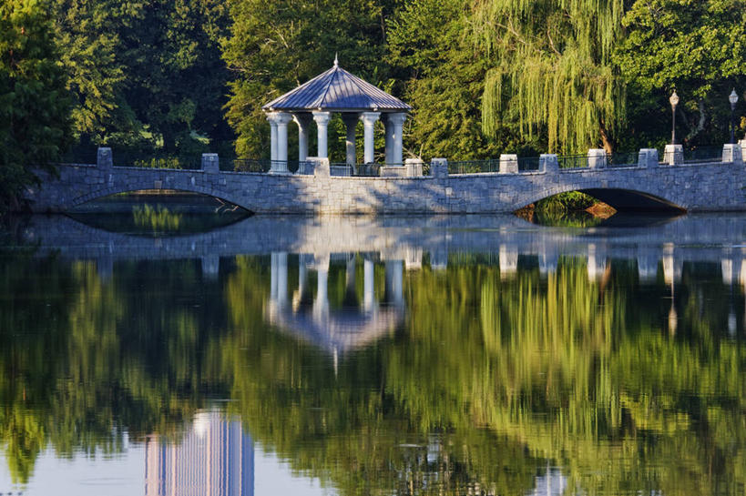 无人,公园,横图,室外,白天,水,城市,建筑,美国,对称,反射,池塘,拱门,桥,联系,拱桥,树,绿色,摄影,人行桥,宁静,北美,亚特兰大,乔治亚州,彩图