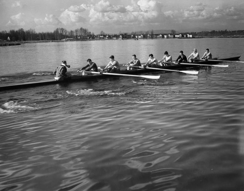 划船,划艇,成年人,横图,黑白,室外,白天,锻炼,快乐,比赛,运动,合作,团队,竞争,湖,美国,一排,整齐,娱乐,排列,休闲,力量,运输,摄影,迅速,桨,体育运动,队列,华盛顿州,体育,健身,华盛顿湖