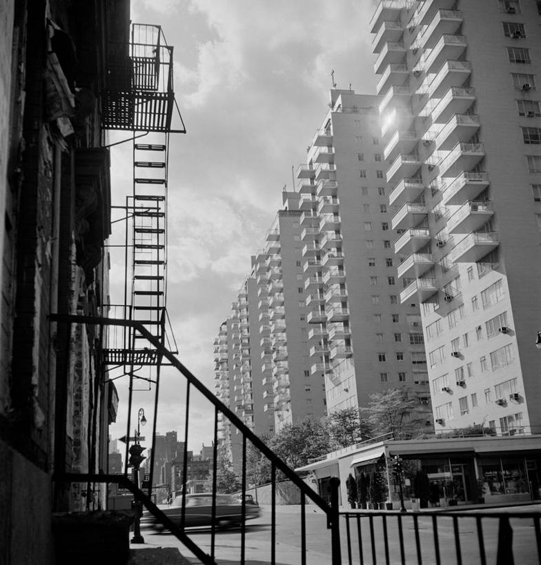 竖图,方图,黑白,室外,白天,天际线,城市,道路,建筑,街道,路,摩天大楼,公路,日光,纽约,美国,交通,办公大楼,摄影,市区,纽约州,马路,防火梯,居住区