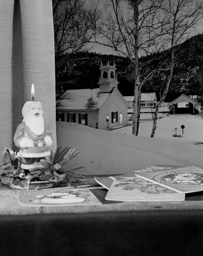 无人,教堂,竖图,黑白,室内,雪,窗户,窗帘,建筑,蜡烛,美国,圣诞节,圣诞老人,节日,庆祝,装饰,标志,符号,火焰,冬天,圣诞树,文化,标识,窗台,装饰品,树,黄昏,装饰物,庆典,寒冷,摄影,纪念,华丽,修饰,点缀,基督教,饰物,圣诞卡,衬托,美观,雅致,雅观,性别符号,男性符号,传统文化