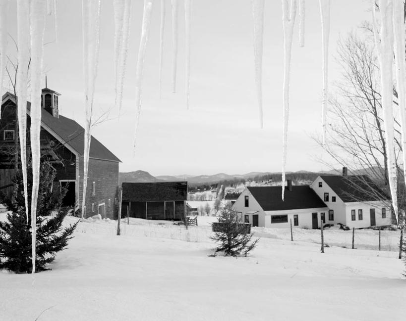 无人,农场,横图,黑白,室外,白天,农业,美景,雪,建筑,美国,房屋,景观,乡村,冬天,冰柱,树,自然,景色,寒冷,摄影,宁静,北美,北美洲,自然风光,美洲,新罕布什尔州,北亚美利加洲,亚美利加洲,新罕布什尔,新罕布夏州,花岗岩州,花冈岩之州,滑雪之州,新英格兰,兰开斯特,农舍,纽英仑,美利坚合众国
