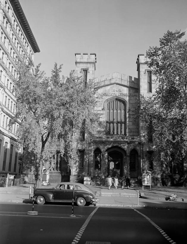 无人,停车场,竖图,黑白,室外,白天,建筑,街道,汽车,美国,路标,大门,树荫,树,摄影,停止,暂停,停滞,康涅狄格州,公共图书馆