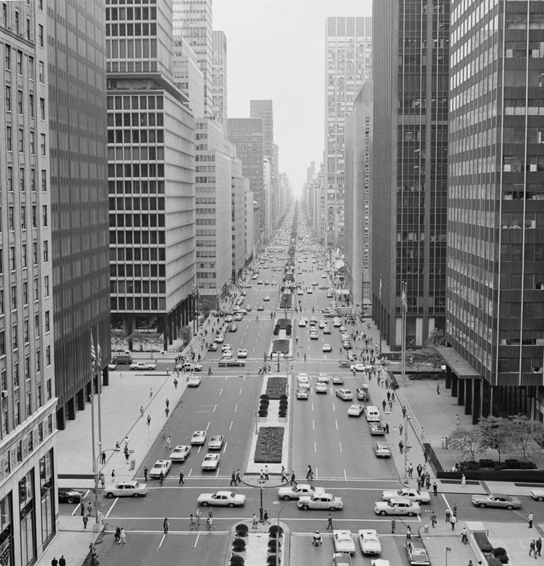 竖图,方图,俯视,黑白,室外,白天,消失点,城市,建筑,摩天大楼,汽车,纽约,美国,十字路口,交通,运输,摄影,纽约州,高角度拍摄