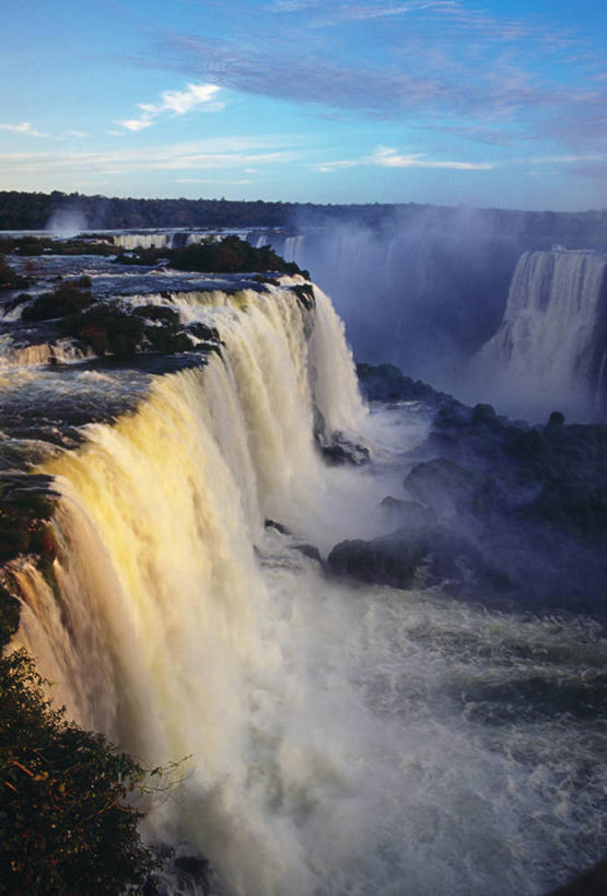 无人,竖图,俯视,室外,白天,旅游,度假,美景,瀑布,水,巴西,景观,宏伟,娱乐,天空,自然,享受,休闲,景色,南美,放松,摄影,巨大,庞大,自然风光,伊瓜苏瀑布,宏大,硕大,伟大,自然地理,彩图,高角度拍摄