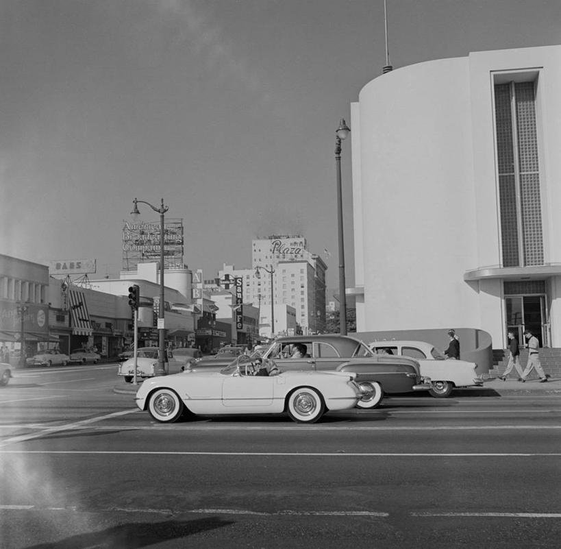 横图,黑白,室外,白天,建筑,街道,路灯,霓虹灯,汽车,美国,地标建筑,摄影,英文字母,北美,北美洲,加利福尼亚,美洲,加州,好莱坞,洛杉矶,加利福尼亚州,金州,黄金州,北亚美利加洲,亚美利加洲,播音室,天使之城,县治,洛杉矶县,美利坚合众国,洛城,电视演播室,传媒