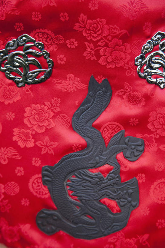 无人,竖图,彩色,室内,特写,制服,纺织品,首尔,韩国,龙,首都,衣服,红色,摄影,五颜六色,色彩斑斓,五彩缤纷,五彩斑斓,德寿宫,朝鲜半岛,式样,五光十色,彩图,全画面,全框架,全帧,全画幅,传统文化