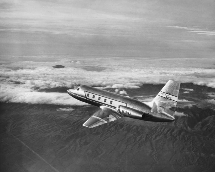 无人,横图,俯视,黑白,室外,白天,风,飞机,云,高处,半空,古典,历史,飞,天空,运输,角度,摄影,飞行器,高角度拍摄,旅行,洛克希德,私人飞机,过去